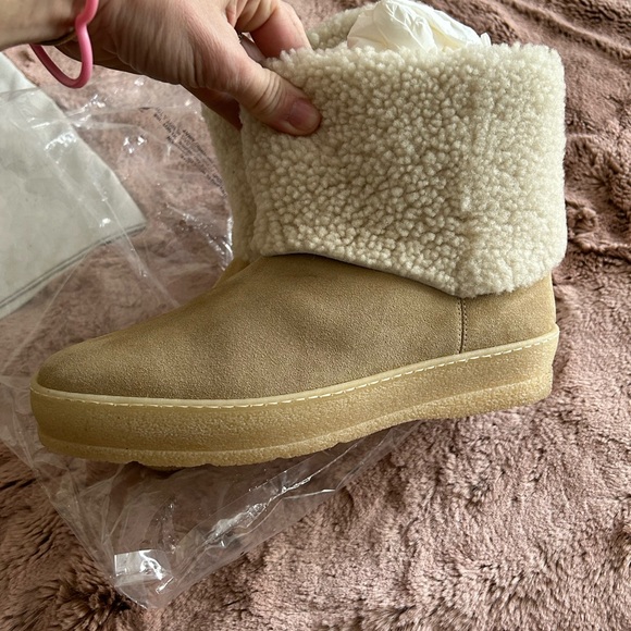 Beautiful shearling Boots - Picture 9 of 11